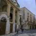 Raggiungiamo Palazzo Zeuli partendo da strada dei Gesuiti, nel caratteristico slargo dove svettano il sontuoso Palazzo Cal Carducci...